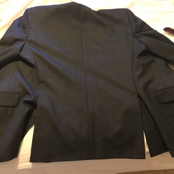 44 regular navy plaid sports coat. - Picture 7 of 8